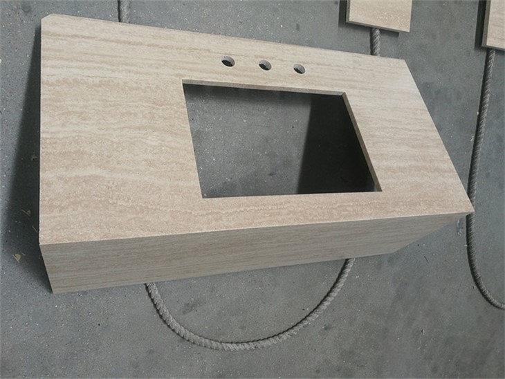 Countertops tal-kamra tal-banju tat-travertina